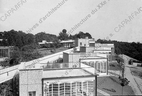 1932-1935. Ecole de plein air, Suresnes (Hauts-de-Seine) : vue extérieure des salles de classe, n.d. (cliché anonyme).