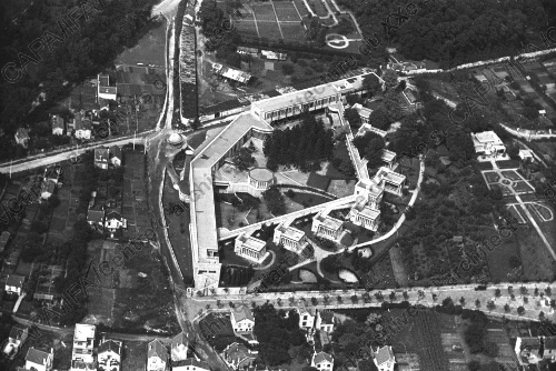 1932-1935. Ecole de plein air, Suresnes (Hauts-de-Seine) : vue aérienne de l'école, n.d. (cliché anonyme).