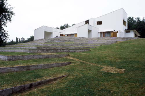 Maison Louis Carré vue du jardin. Photo: Heikki Havas, Alvar Aalto Museum