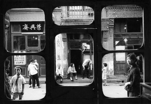 Marc Riboud, Fenêtres d'antiquaire, Liulichang, Pékin, 1965 ©marcriboud