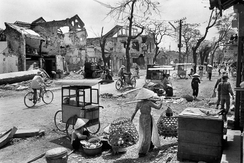Hué après la longue bataille qui détruisit en grande partie la ville, avril 1968 © Marc Riboud / Fonds Marc Riboud au MNAAG