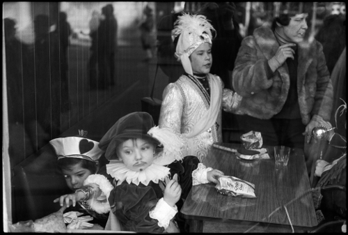 Martine Franck, Binche. Carnaval. Février 1975. © Martine Franck/Magnum Photos