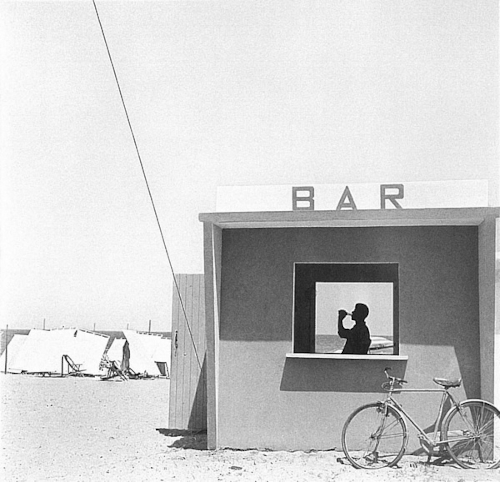 Piergiorgio Branzi, Bar sur la plage Littoral de l'Adriatique 1957