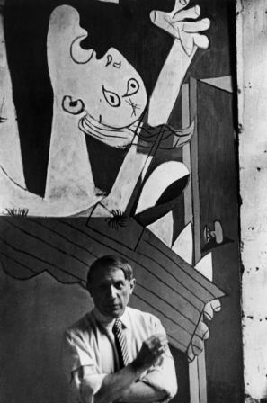 Picasso devant son tableau Guernica © David Seymour/Magnum Photos