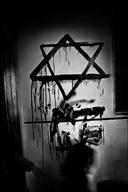 Étoile de David laissée par les soldats israéliens dans une maison palestinienne à Jenin en 2002, Paolo Pellegrin