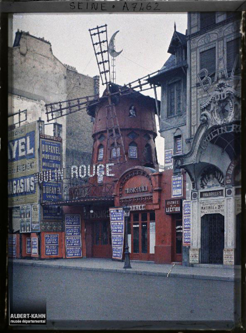 France, Paris, Le moulin rouge, n° d’inventaire A 7 462, Collection Archives de la Planète - Musée Albert-Kahn/Département des Hauts-de-Seine