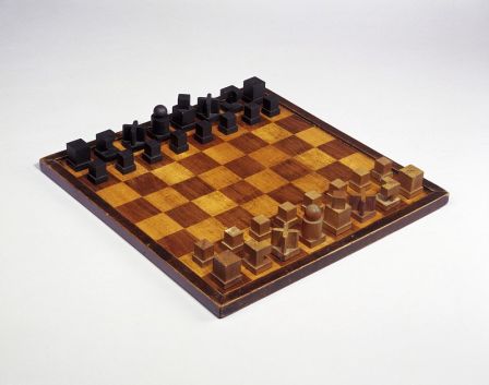Josef Hartwig, Bauhaus chess set (Model VII), 1923/24 / Bauhaus-Archiv Berlin, photo: Fotostudio Bartsch © VG Bild-Kunst (Royalties Collection Society), Bonn