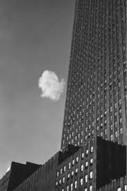 André Kertész, Le nuage égaré, New York, 1937.